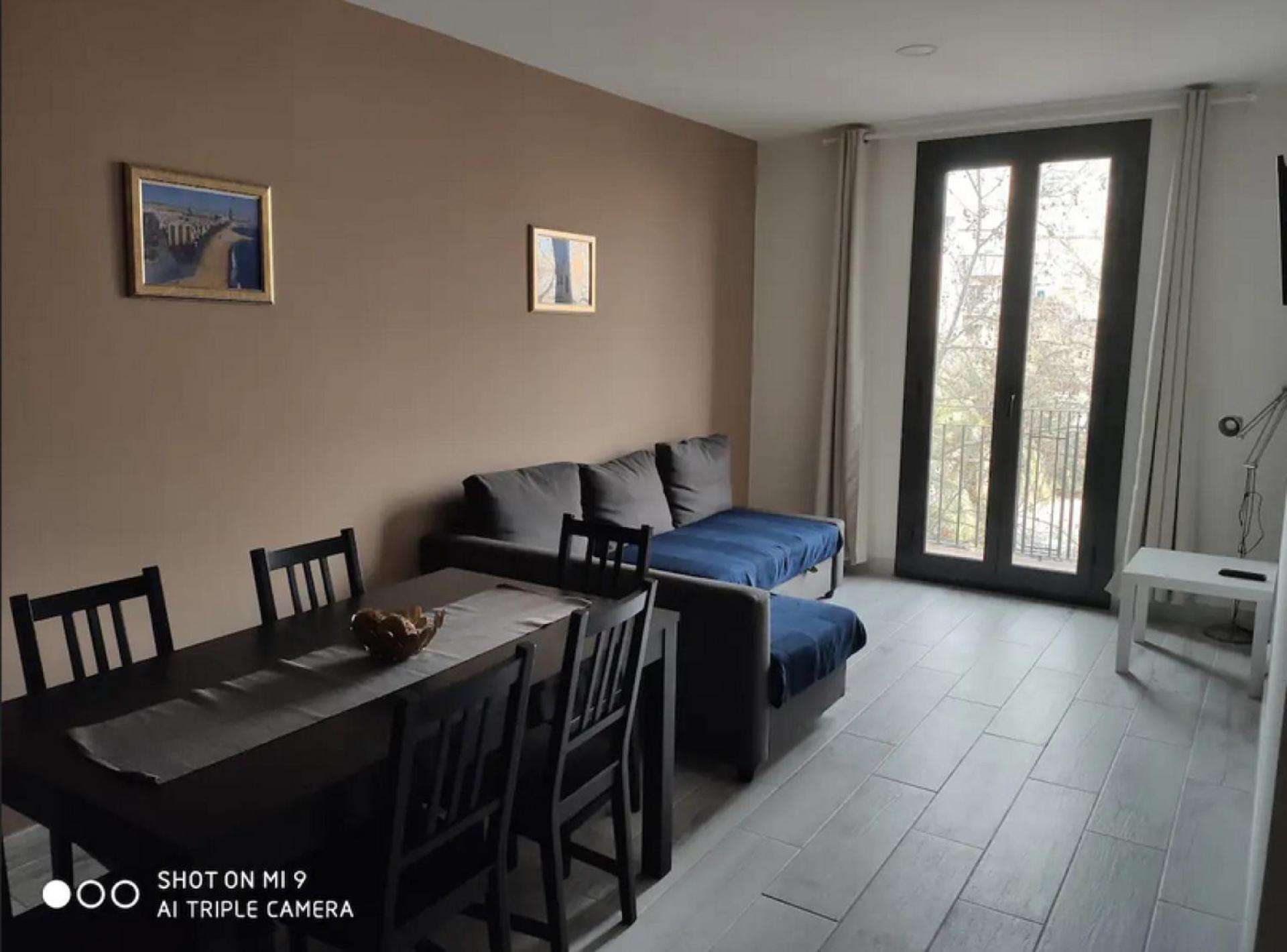 Diagonal Apartment *